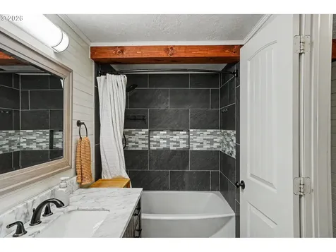 295 10th Street Lyons OR 97358