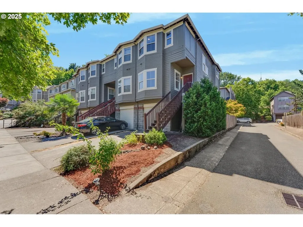 4815 SW 1st Avenue Portland OR 97239