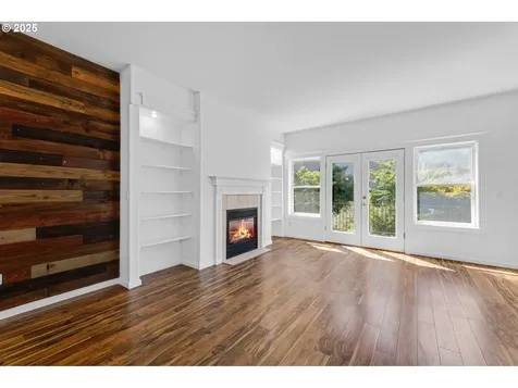 4815 SW 1st Avenue Portland OR 97239