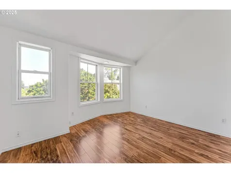 4815 SW 1st Avenue Portland OR 97239