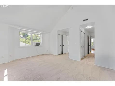 4815 SW 1st Avenue Portland OR 97239