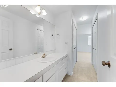 4815 SW 1st Avenue Portland OR 97239