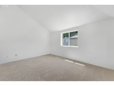 4815 SW 1st Avenue Portland OR 97239