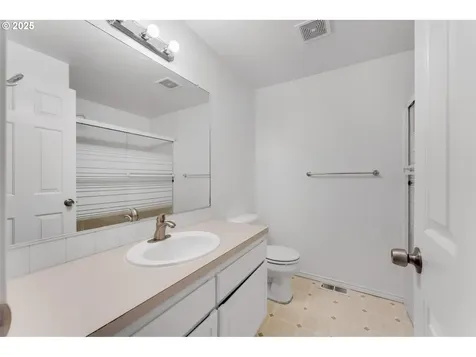 4815 SW 1st Avenue Portland OR 97239