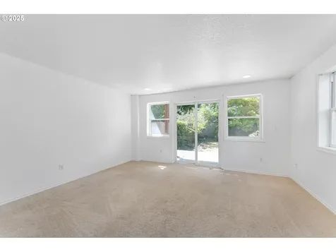 4815 SW 1st Avenue Portland OR 97239