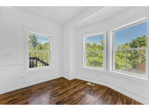 4815 SW 1st Avenue Portland OR 97239