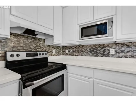 4815 SW 1st Avenue Portland OR 97239