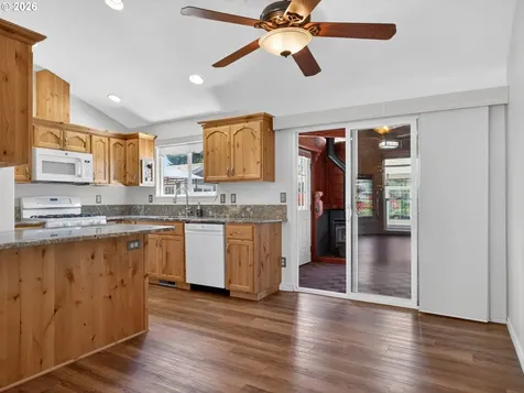 4940 Keiko Court NE Salem OR 97305