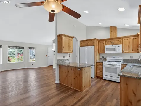 4940 Keiko Court NE Salem OR 97305