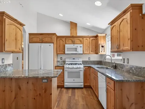 4940 Keiko Court NE Salem OR 97305