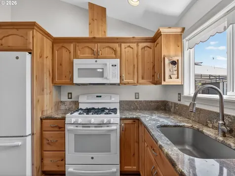 4940 Keiko Court NE Salem OR 97305