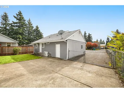 6925 SE Lexington Street Portland OR 97206