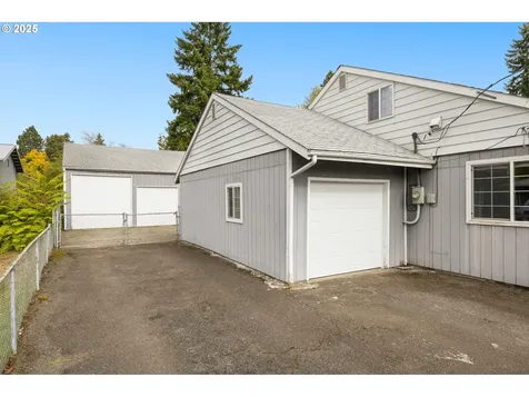 6925 SE Lexington Street Portland OR 97206