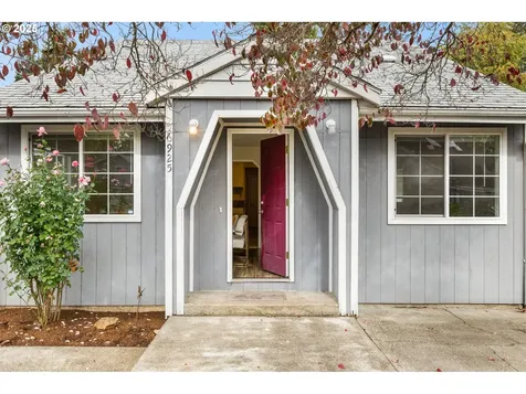 6925 SE Lexington Street Portland OR 97206