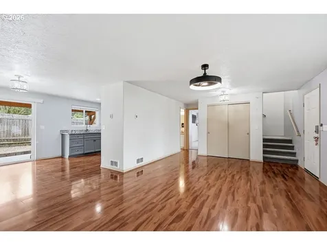 279 S 71st Street Springfield OR 97478