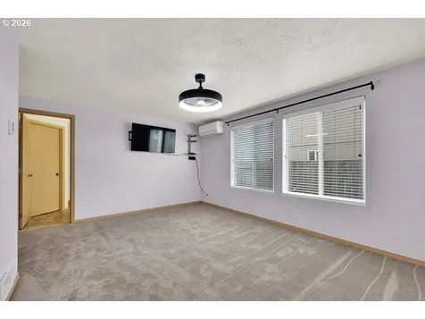 279 S 71st Street Springfield OR 97478