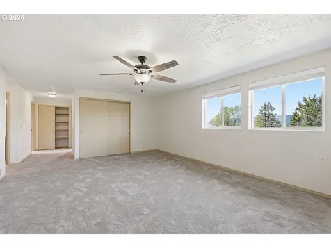 279 S 71st Street Springfield OR 97478
