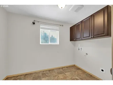 279 S 71st Street Springfield OR 97478