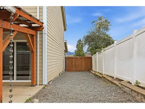 279 S 71st Street Springfield OR 97478