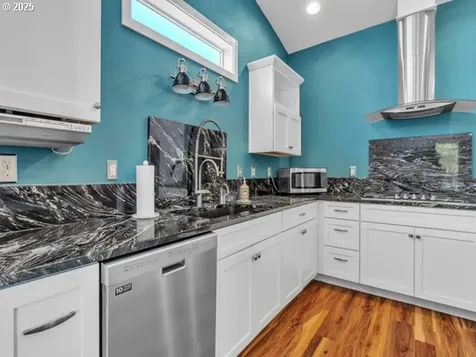 138 Carey Court Falls City OR 97344