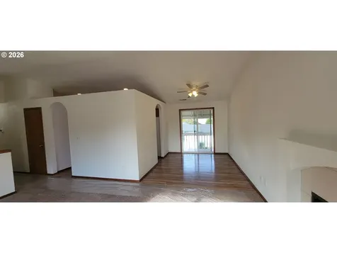 3857 SE 136th Avenue Portland OR 97236