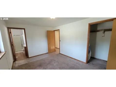3857 SE 136th Avenue Portland OR 97236