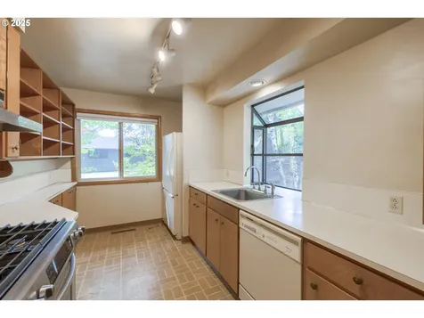 4121 SW Idaho Terrace Portland OR 97221
