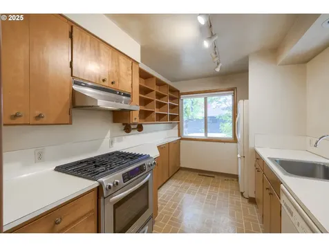 4121 SW Idaho Terrace Portland OR 97221