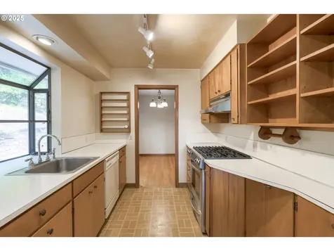 4121 SW Idaho Terrace Portland OR 97221