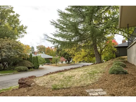 4121 SW Idaho Terrace Portland OR 97221