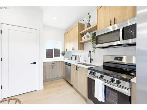 11717 SE Ash Street Portland OR 97216