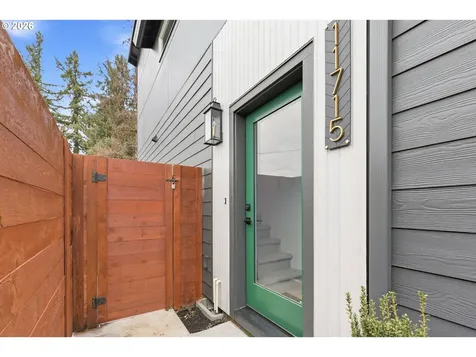 11717 SE Ash Street Portland OR 97216