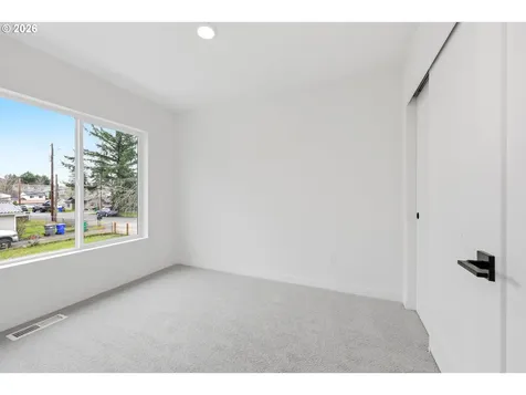11717 SE Ash Street Portland OR 97216