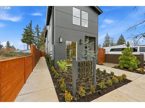 11717 SE Ash Street Portland OR 97216