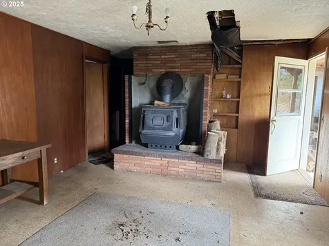 4020 Lucas Road Falls City OR 97344