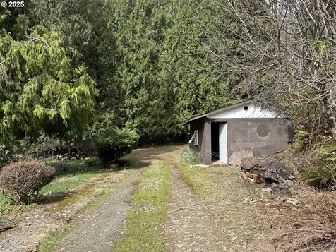 4020 Lucas Road Falls City OR 97344