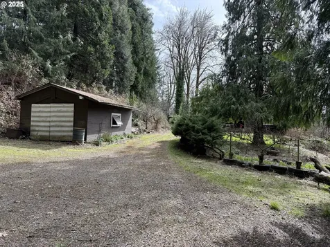 4020 Lucas Road Falls City OR 97344