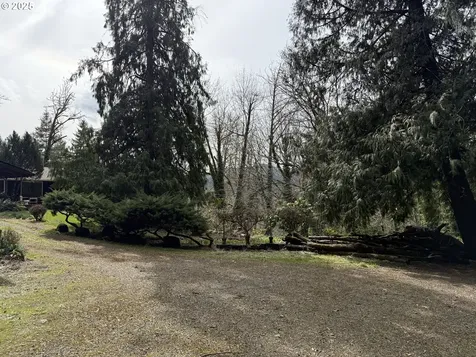 4020 Lucas Road Falls City OR 97344