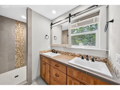 8985 Sandy Heights Road Cloverdale OR 97112