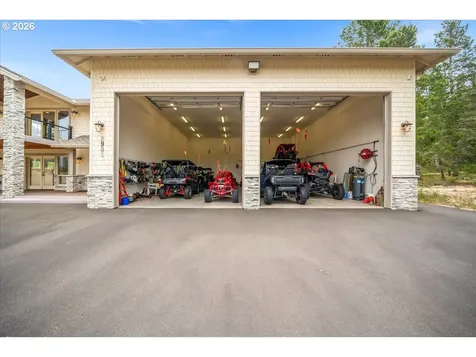 8985 Sandy Heights Road Cloverdale OR 97112