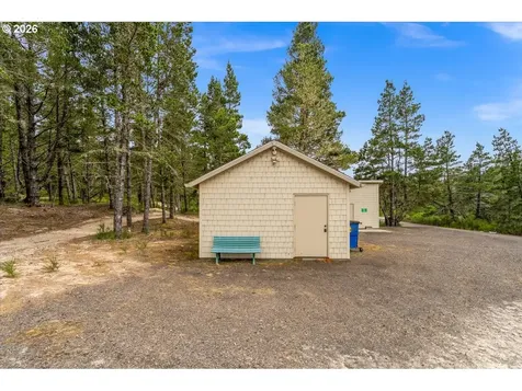 8985 Sandy Heights Road Cloverdale OR 97112