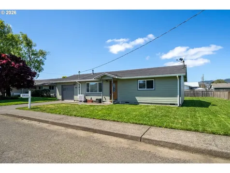702 Ash Avenue Tillamook OR 97141