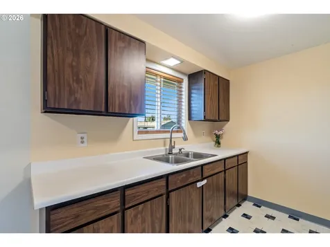 702 Ash Avenue Tillamook OR 97141