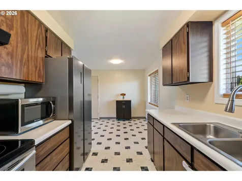 702 Ash Avenue Tillamook OR 97141