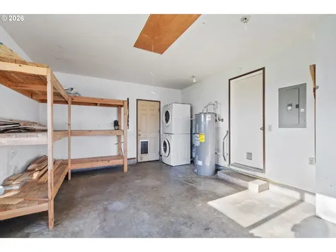 702 Ash Avenue Tillamook OR 97141