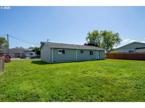 702 Ash Avenue Tillamook OR 97141
