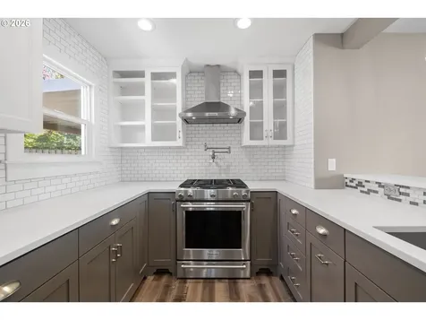 9045 SE Alder Street Portland OR 97216