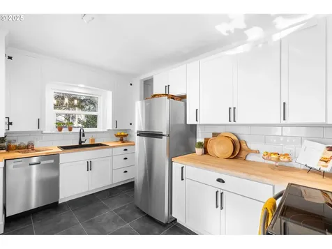 6627 N Congress Avenue Portland OR 97217
