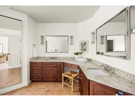11019 SW 32nd Avenue Portland OR 97219