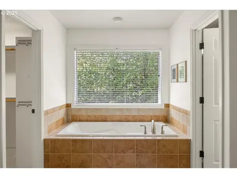 11019 SW 32nd Avenue Portland OR 97219